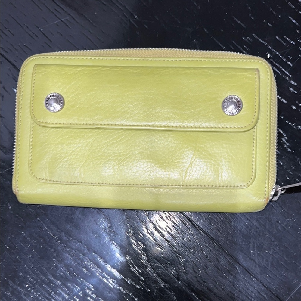 VINTAGE EXPRESS Lime Green Leather Wallet